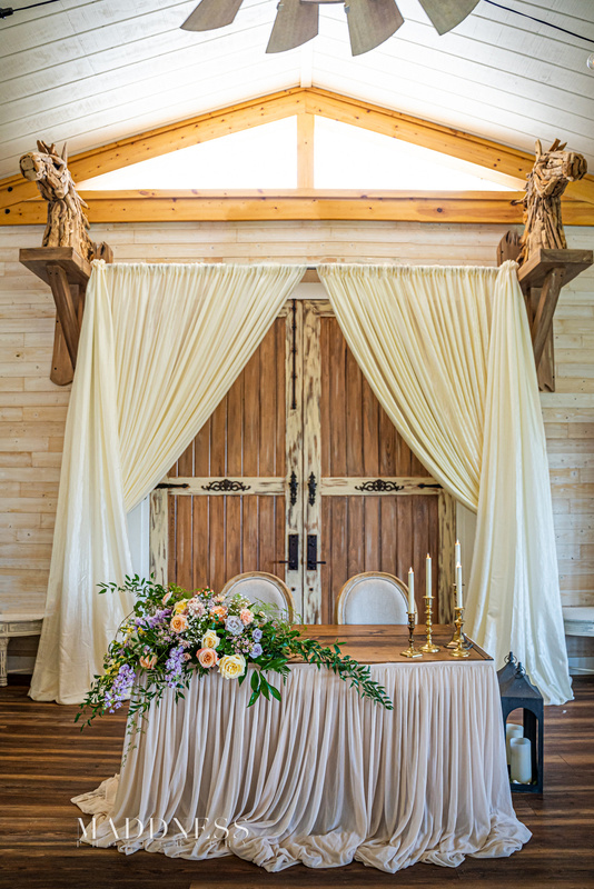 Sweetheart table style